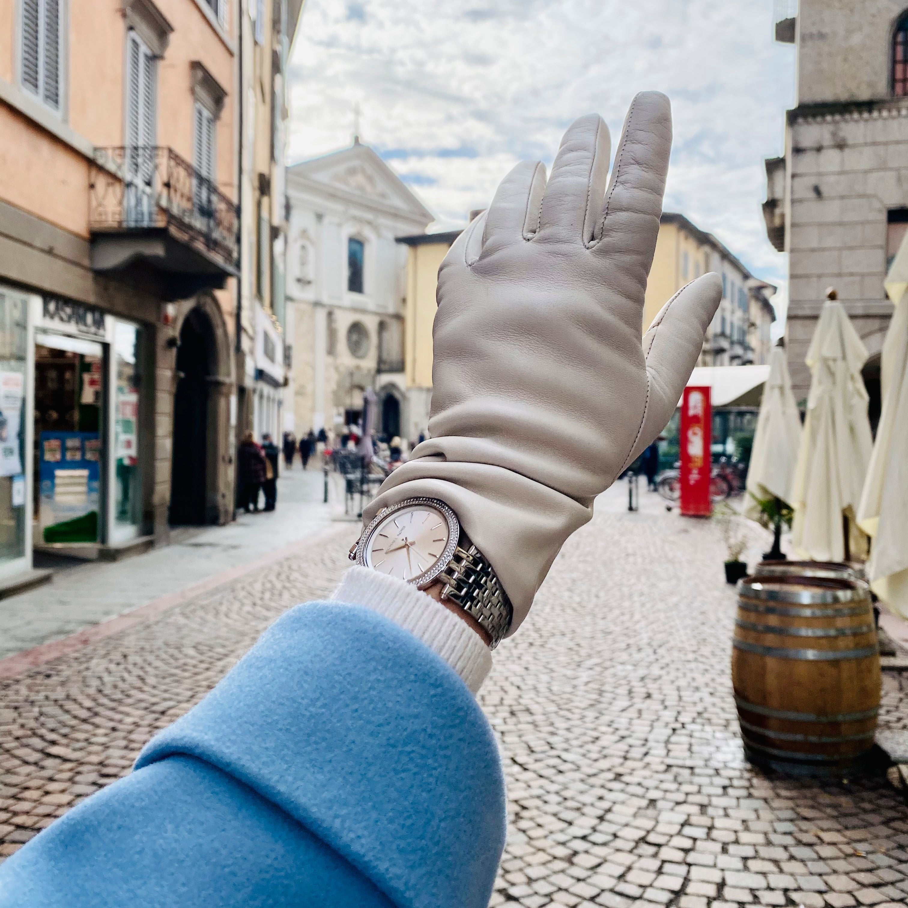 Women's Gloves: Elegance and Comfort for Every Occasion